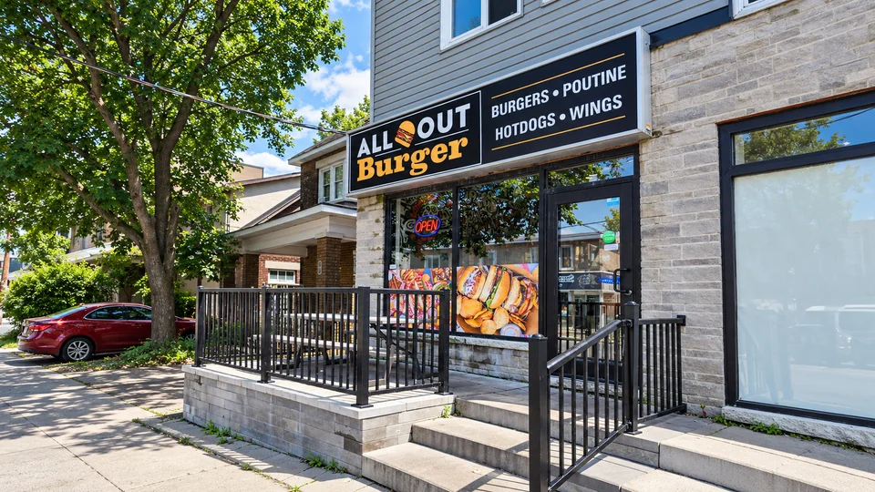 All-Out Burger Gladstone storefront